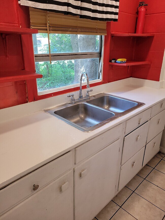 Building Photo - 3611 Hardee Ave