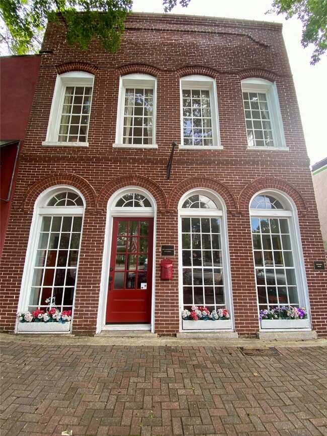 Primary Photo - 131 E Jefferson St