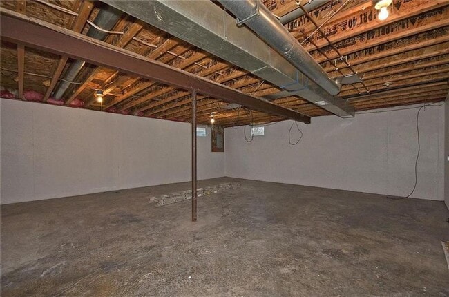 Building Photo - 6130 NE Vivion Rd