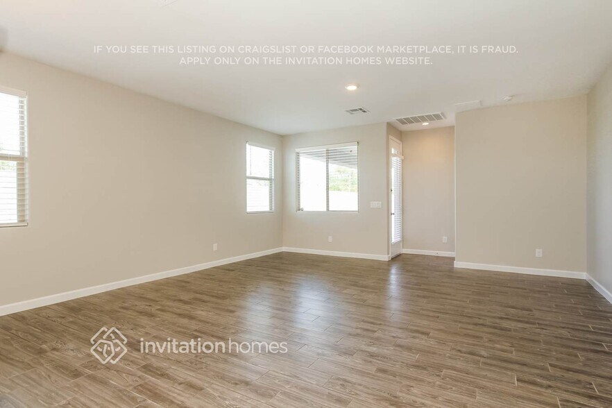 Building Photo - 2815 S 95th Dr
