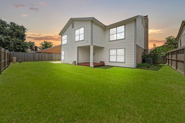 Building Photo - 16723 Running Quail Ct