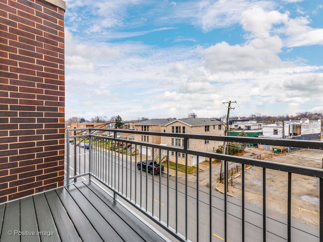 Building Photo - 6109 N Elston Ave