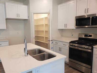 Building Photo - Azalea Townhomes Poolside Living 3 Bed 2.5...