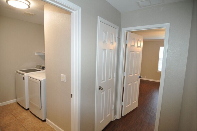 Building Photo - 2214 Glacier Park Ln