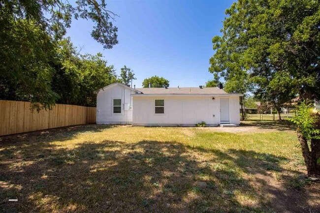 Building Photo - 207 E Ida Ave