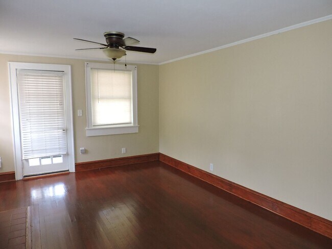 Building Photo - Call Linda 804-642-2106 or linda@vacosold.com