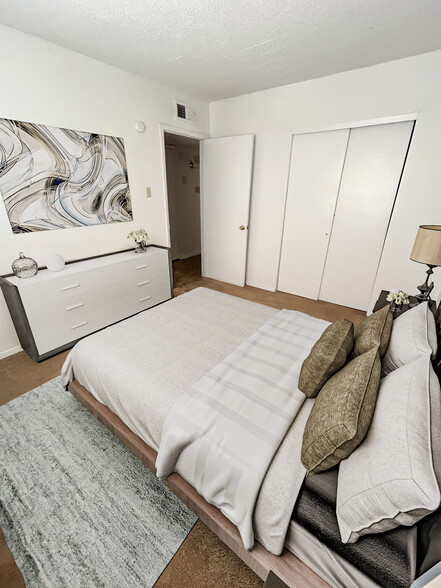 Building Photo - Amigos Del Sol Apartments