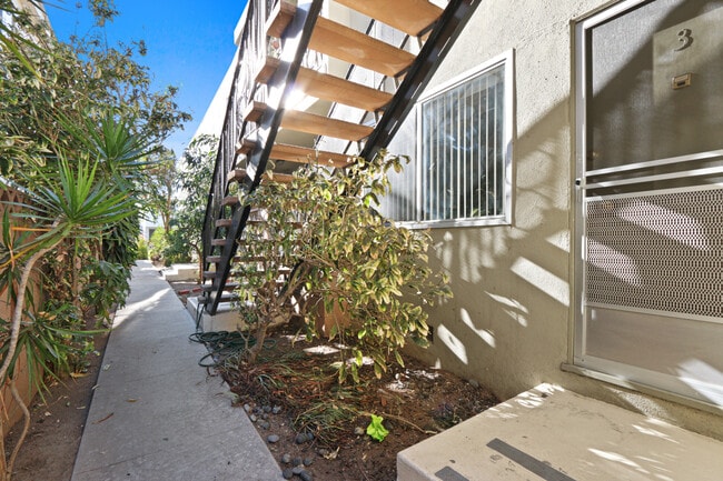 Building Photo - 1550 S Saltair Ave