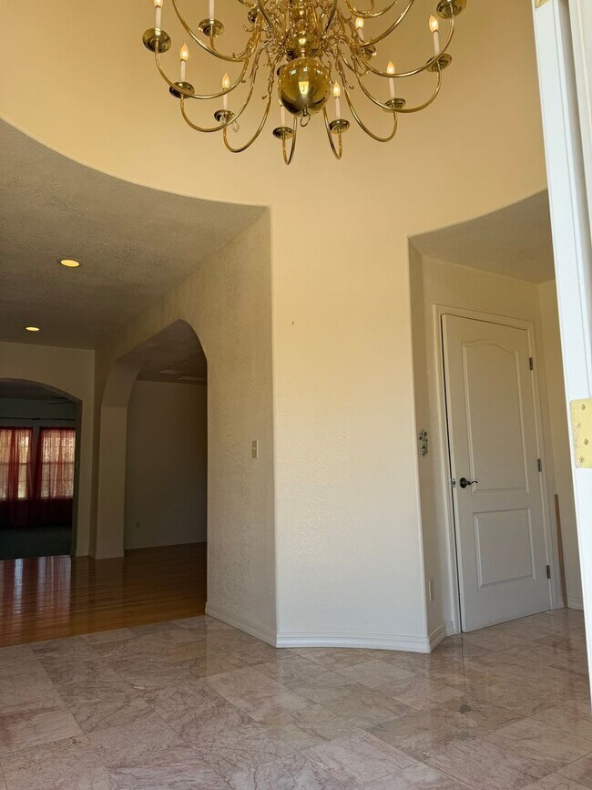 Building Photo - 4 bedroom 3.5 bath on acreage with shop