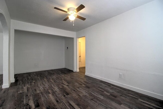 Building Photo - 1004 NE 19th St