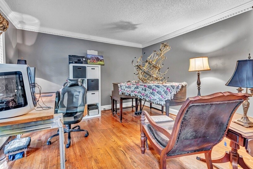 First floor office space - 4250 Edgewater Ct NW