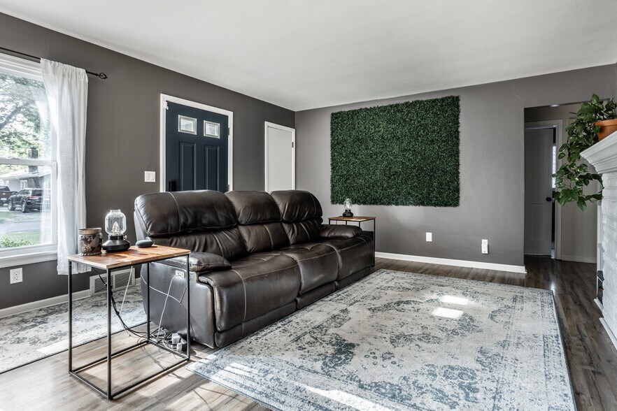 Living Room - 5860 Primrose Ave