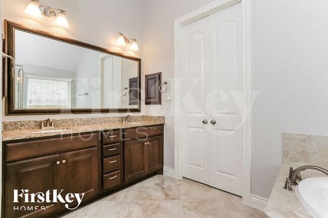 Building Photo - 2147 Blossomcrown Dr