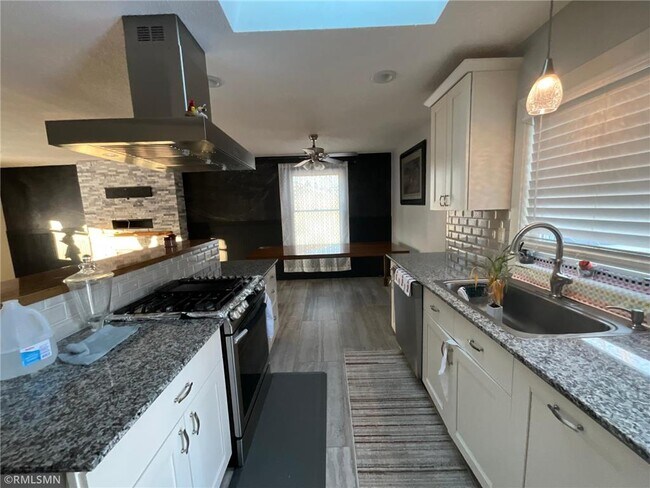 Building Photo - 1436 Selby Ave