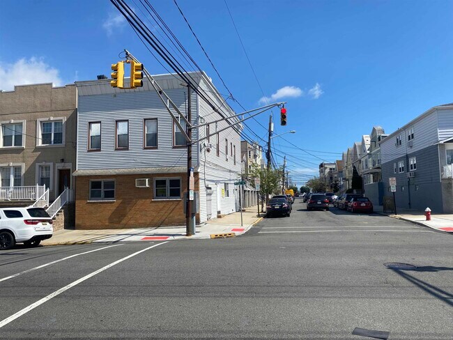 Building Photo - 468 AVENUE A Ave