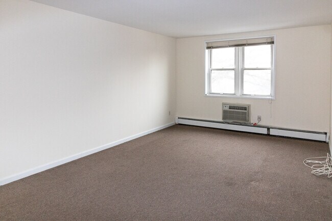 Living room - 140 Grove St