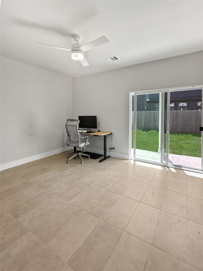 Building Photo - 4702 Oats St