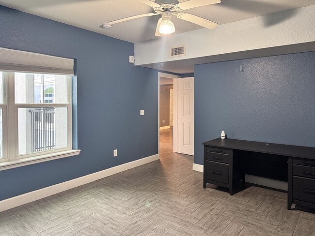 Building Photo - Corner Unit 2 bedroom 2 bathroom at The Grande Downtown