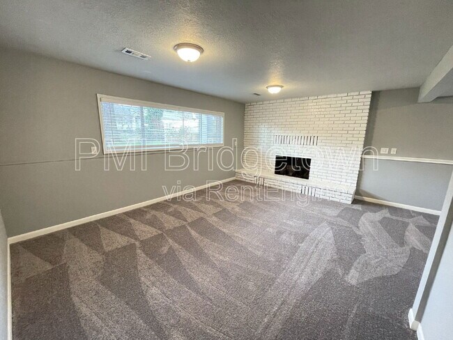 Building Photo - 15300 SE Lee Ave