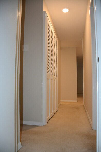Building Photo - 217 Victor Pkwy Unit F