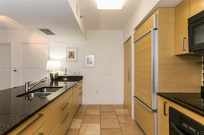 Building Photo - 1830 S Ocean Dr