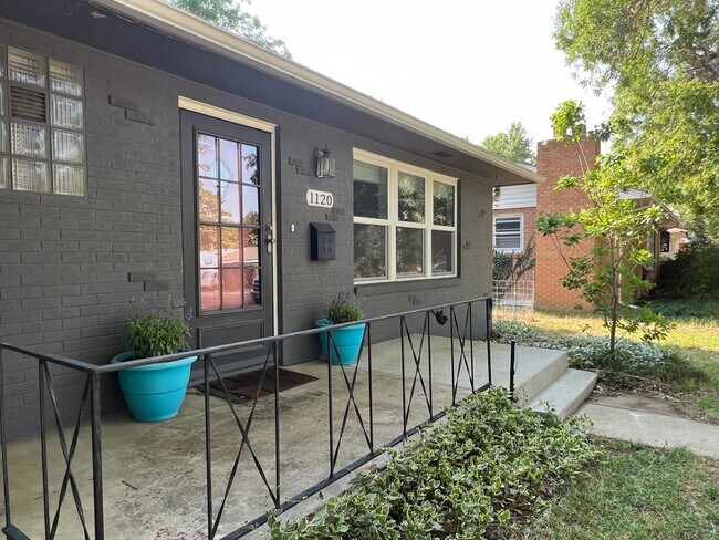 Building Photo - Charming 4BED/2 BATH Brick Ranch Home in L...