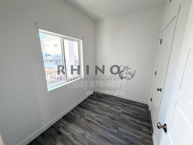 Building Photo - 4673 W Miramonte Wy