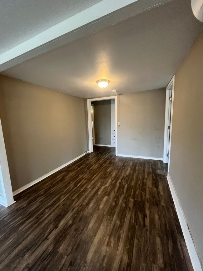 Building Photo - 4-Bedroom 1 1/2-Bath home in Junction City