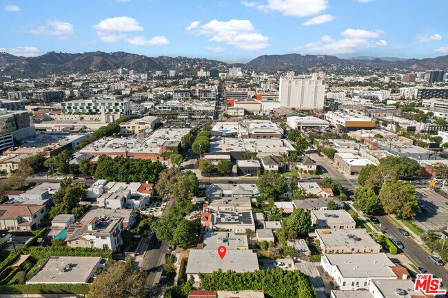 Building Photo - 838 N Mansfield Ave