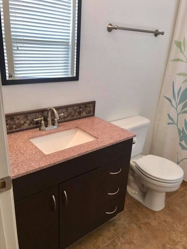 Building Photo - 3-bedroom, 2-bath on oversized lot