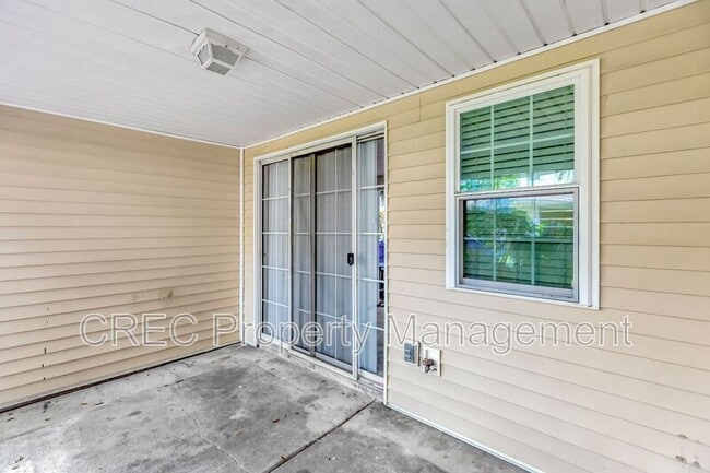 Building Photo - 8114 Shadow Oak Dr