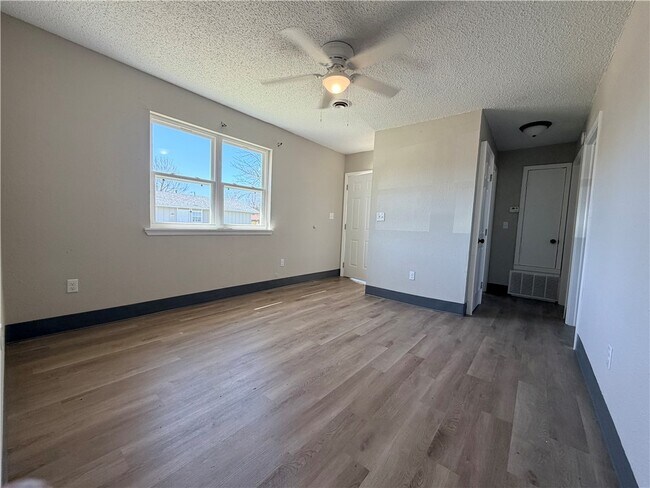 Building Photo - 501 David St