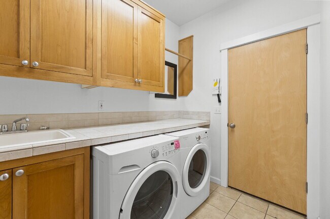 Building Photo - Beautiful, Spacious, Damascus Home with Incredible Views