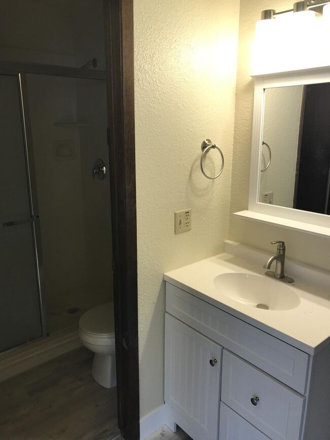 Building Photo - 553 E 200 N