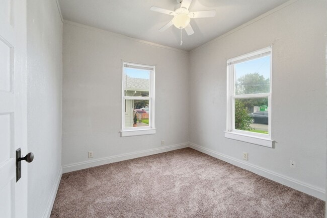 Building Photo - Feel Right at Home in This Inviting 2-Bed Gem