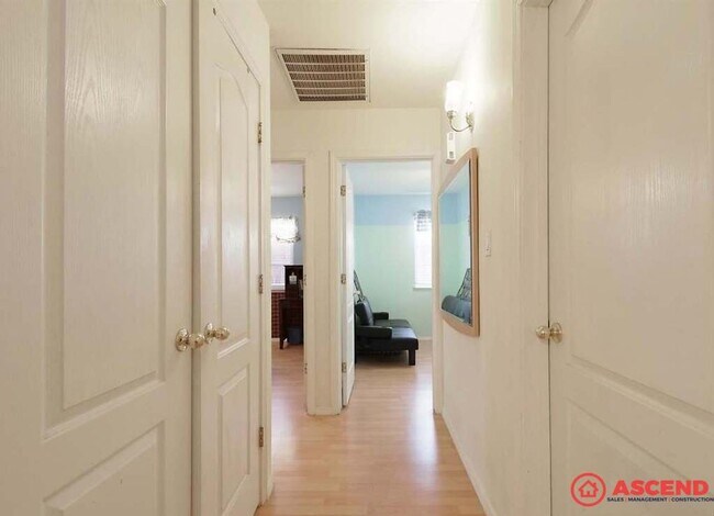 Building Photo - 9425 Lanneau Ct