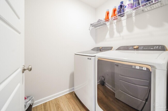 Building Photo - 6347 Burrow Ln