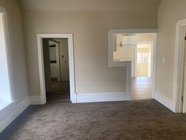 Building Photo - 2+Bedroom 2Bath Single Family Home
