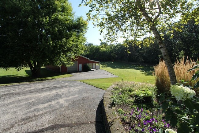 Building Photo - Incredible home on a private & secluded lot.