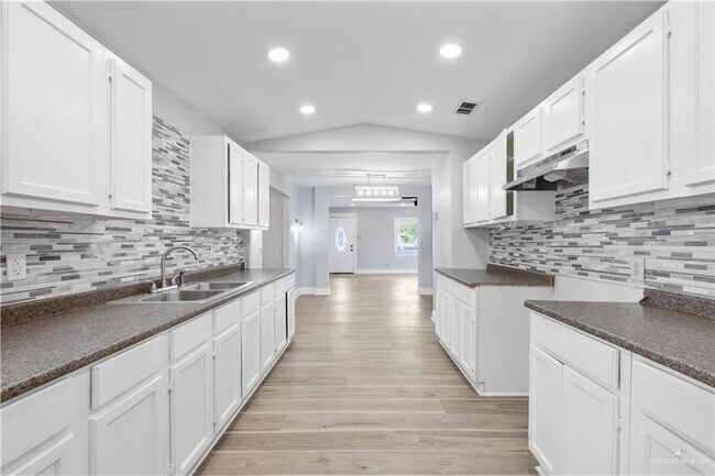 Building Photo - 1206 E Samano St