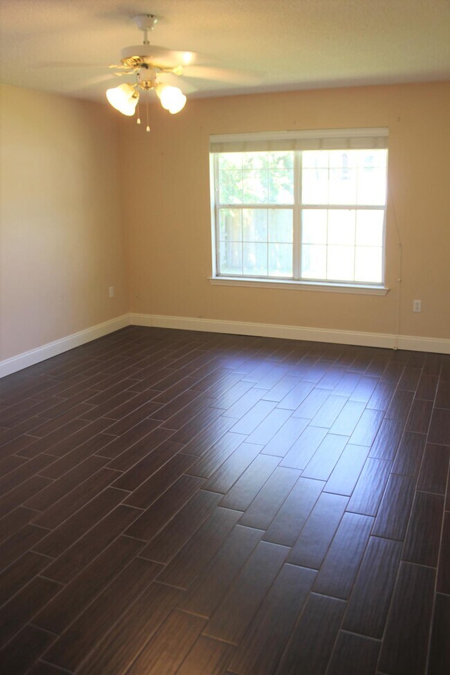 Building Photo - 2467 Heritage Cir