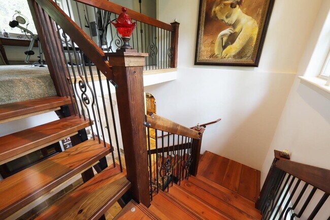 Building Photo - Don't miss this amazing opportunity to rent a higher end home nestled in the trees in the coveted...