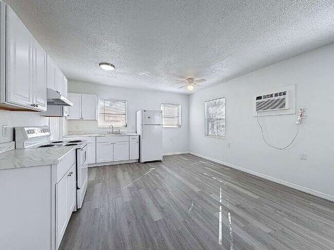 Building Photo - 650 East Harbor Dr S