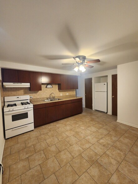 Building Photo - 6946 W 65th St