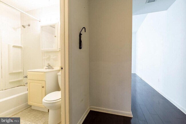 Building Photo - 2137 Spruce St