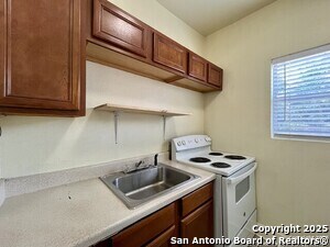Building Photo - 1535 W Woodlawn Ave