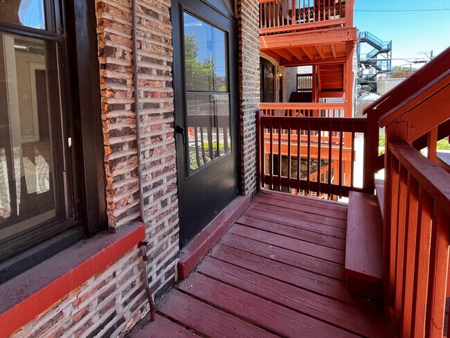 Building Photo - 3147 W Lyndale St