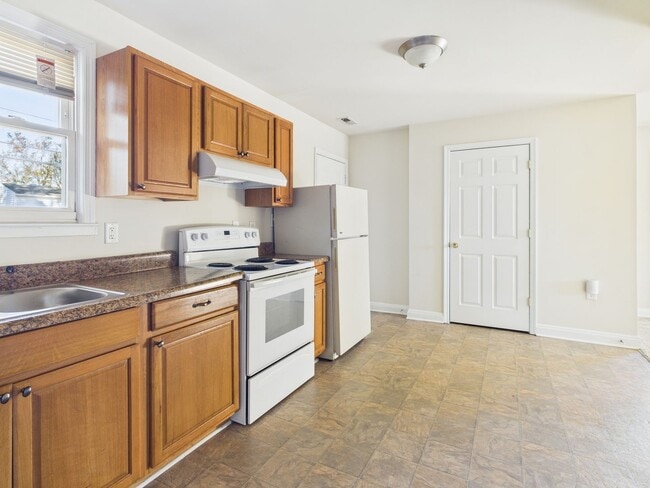 Building Photo - 2102 Brockway Ln