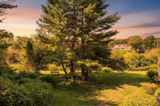 Building Photo - 71 Fox Run