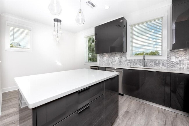 Building Photo - 1520 N Pierce St